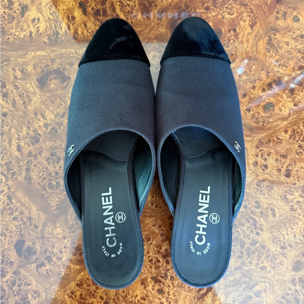 CHANEL Black Mules with Logo Cap Toe - Picture 7 of 13